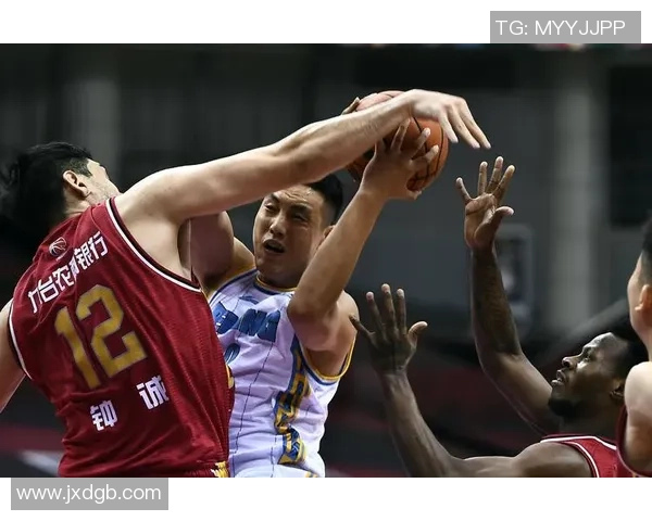 翟晓川：从篮球场上的拼搏者到生活中的追梦人，展现多元魅力与坚持精神